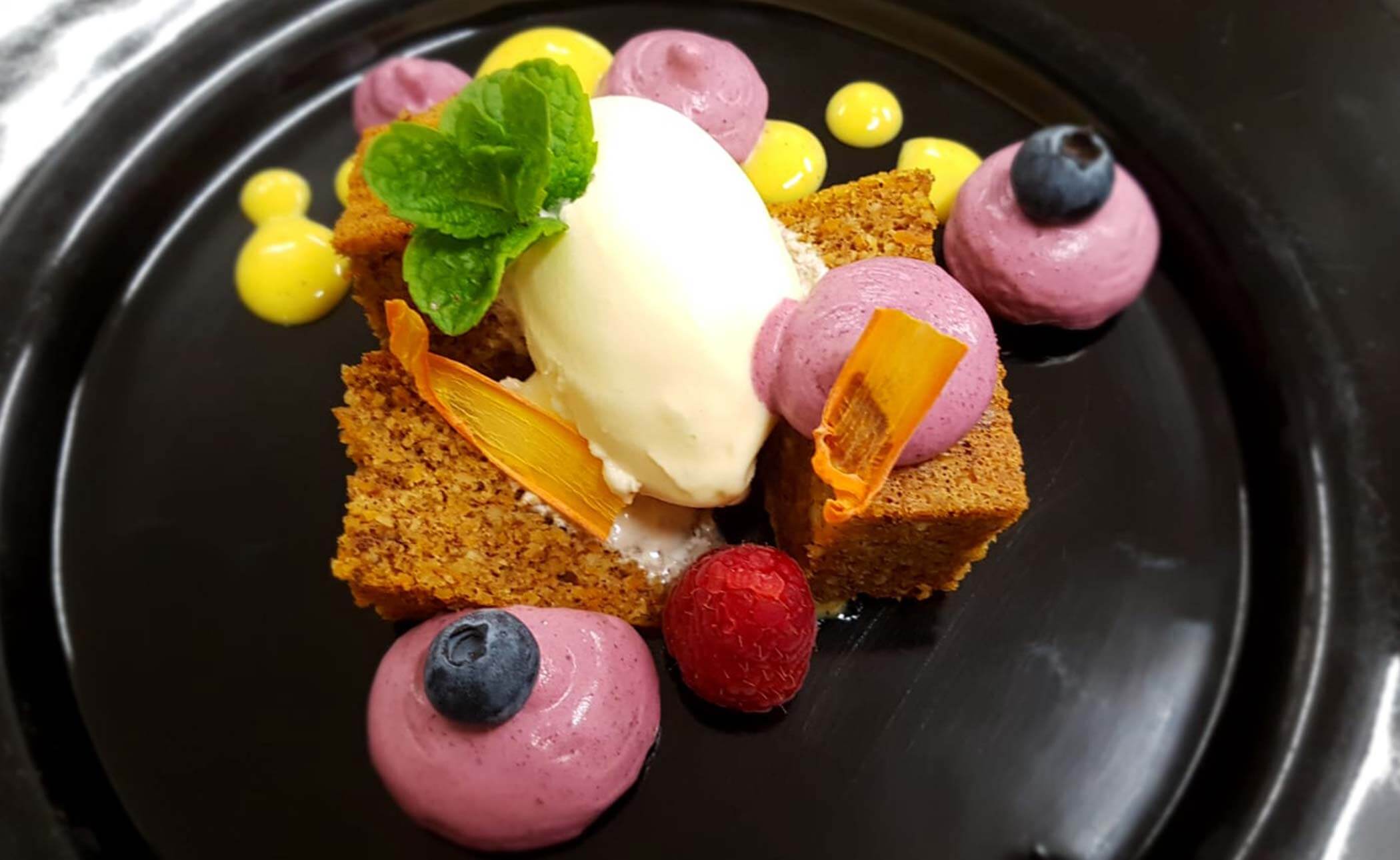 Culinary delights - dessert with blueberries | Hotel Störes