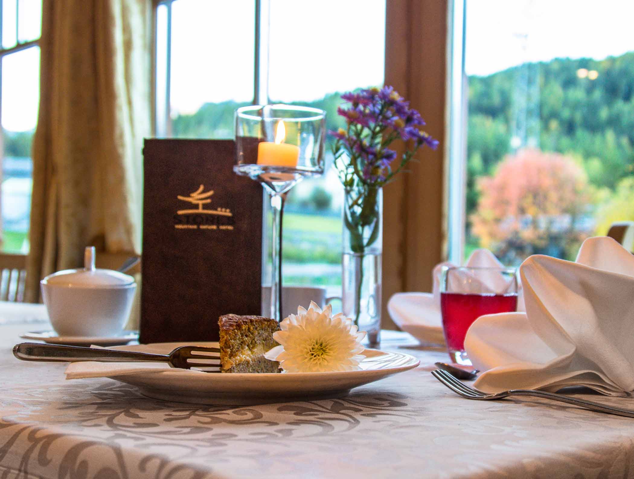 Set table with cake | Hotel Störes