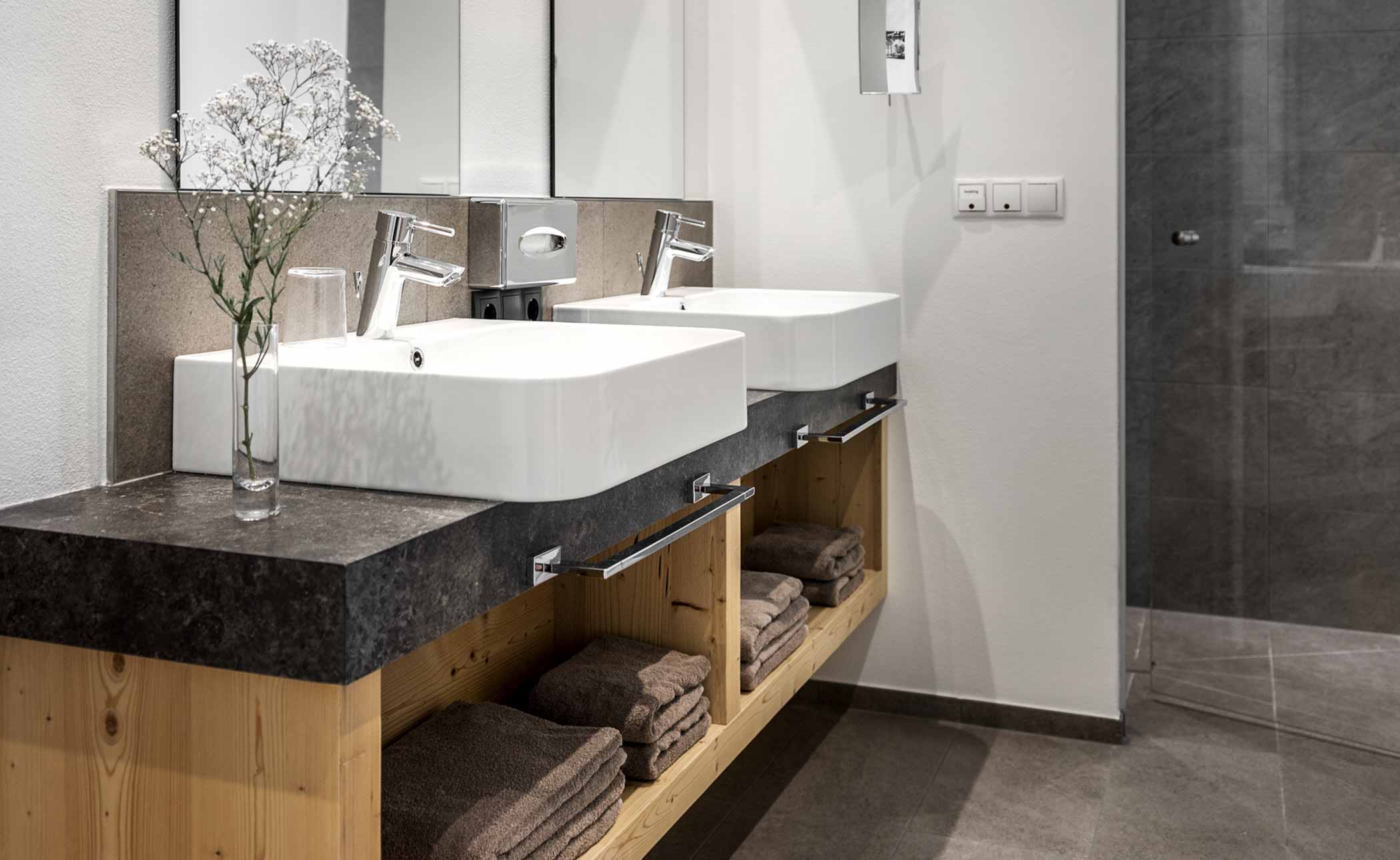 Deluxe Superior Zimmer Munt - Waschbecken | Hotel Störes